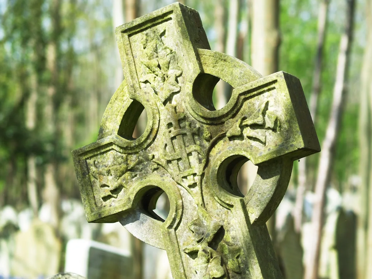 Quaternary Knot, four-cornered Celtic design representing the four seasons, directions, or elements